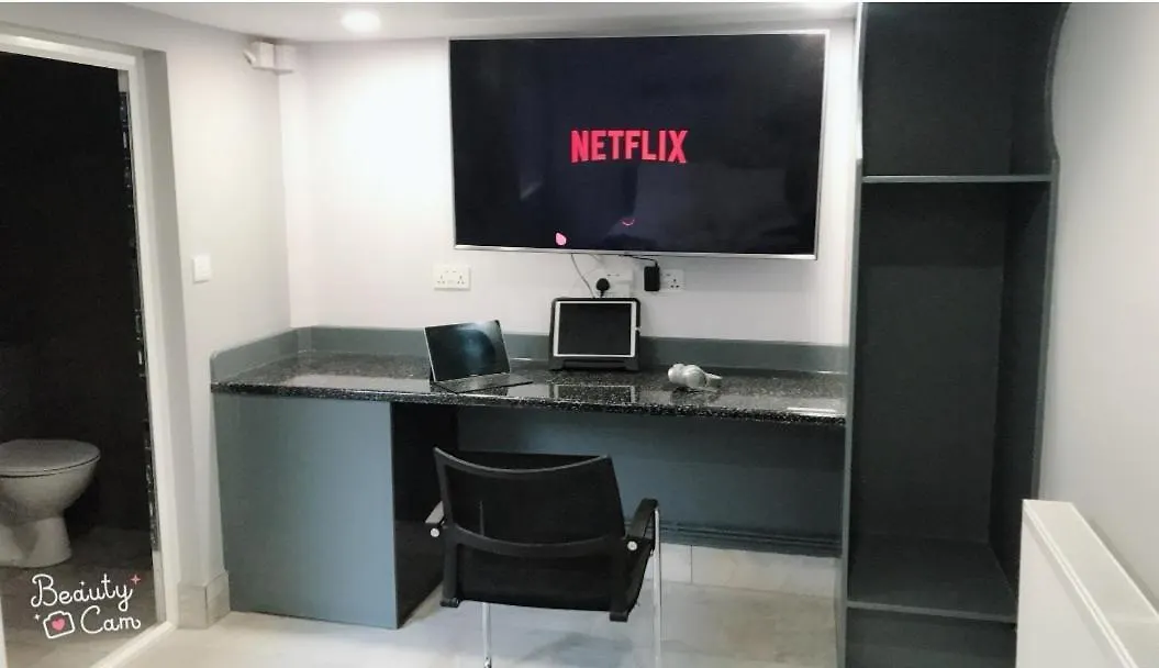 Luxurious Soft Water Air Conditioning Tv 5 Bed Arcade House London United Kingdom